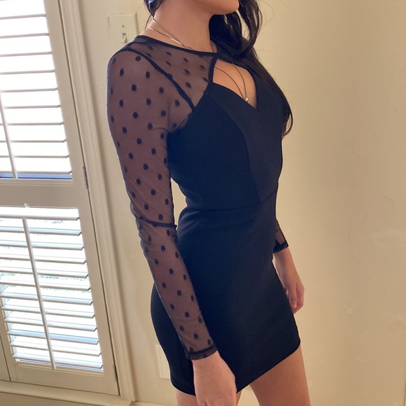 My little black dress, NWT, Junior size medium, but more like small, fitted - Picture 3 of 13